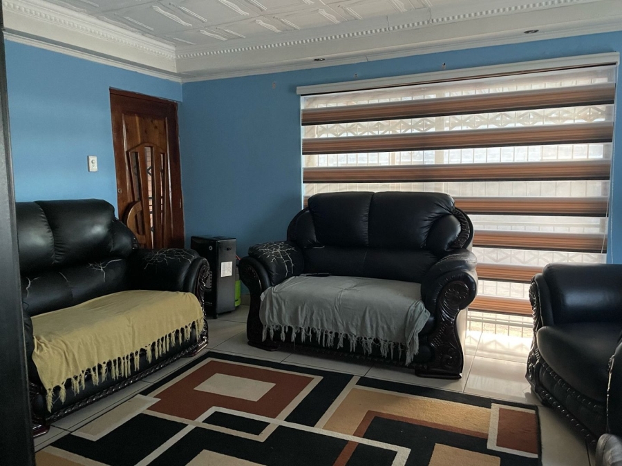 3 Bedroom Property for Sale in Molifi Tau Kloof Free State